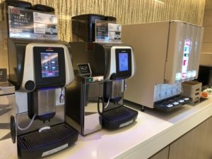 コーヒーサーバーとソフトドリンク