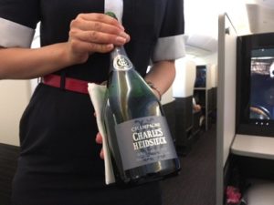 JALビジネスクラスのシャンパン